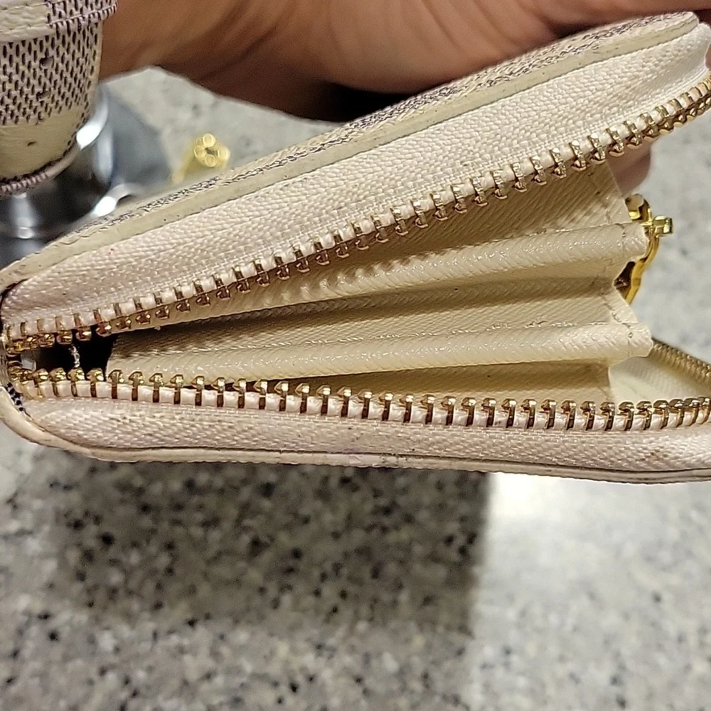 Louis Vuitton Cream and Gray Checkered Zip Wallet - Picture 8 of 8